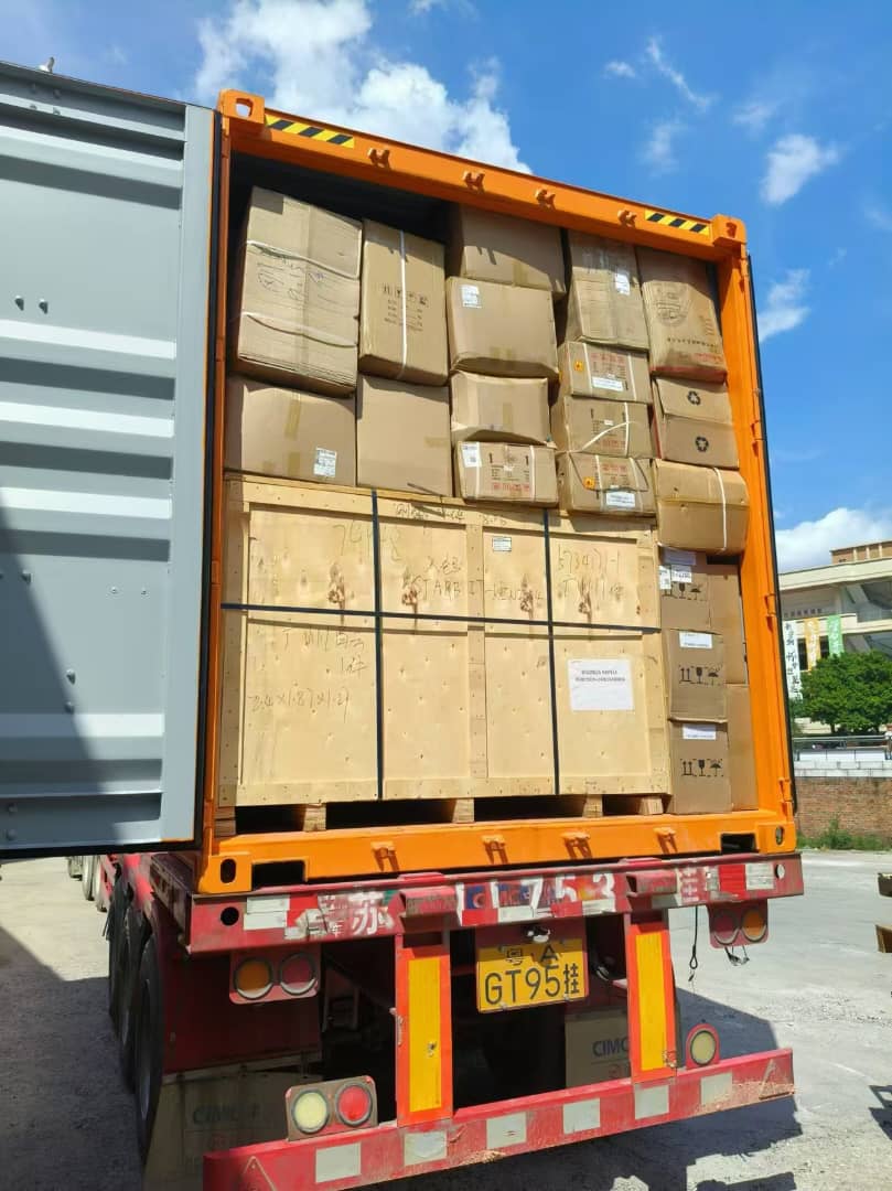 Conteneur rempli de cartons