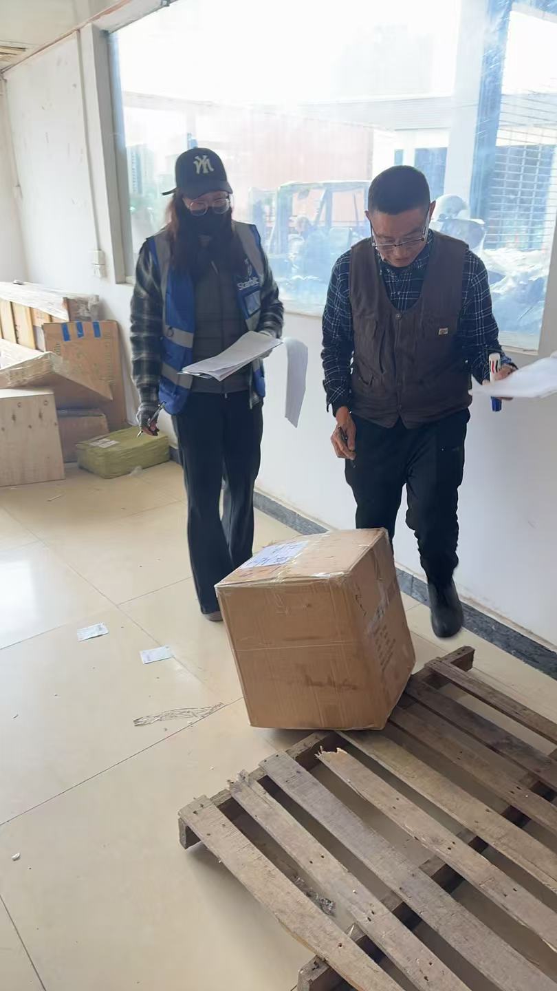 Vérification d'un carton avant expédition